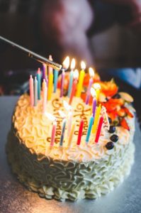 Who makes keto birthday cakes